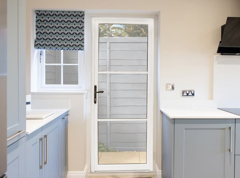 Aluna Single Door